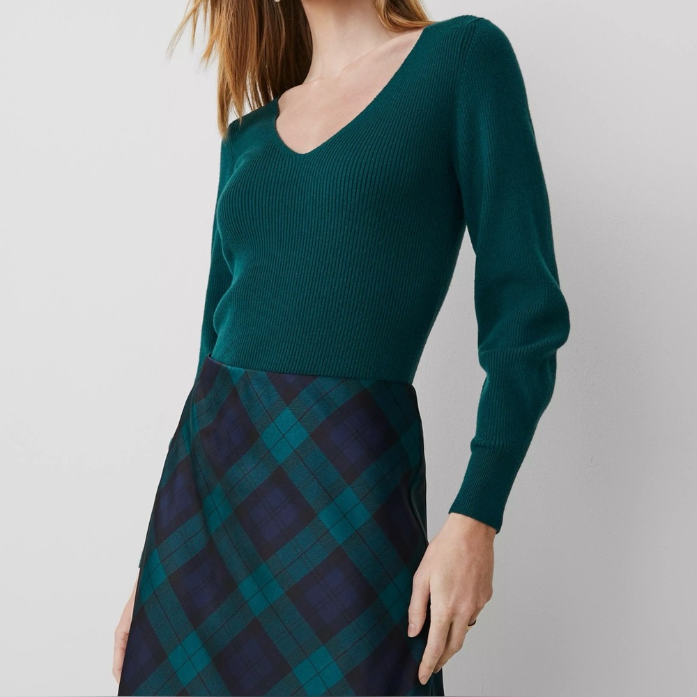 NWT - Ann Taylor Ribbed V-Neck Puff Sleeve Sweater (Rainforest) Size LP